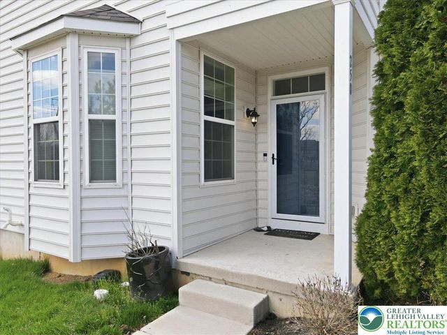 250 Redclover Lane, Allentown City, PA 18104