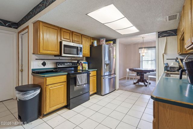 1222 SQUIRREL Lane S, Jacksonville, FL 32218