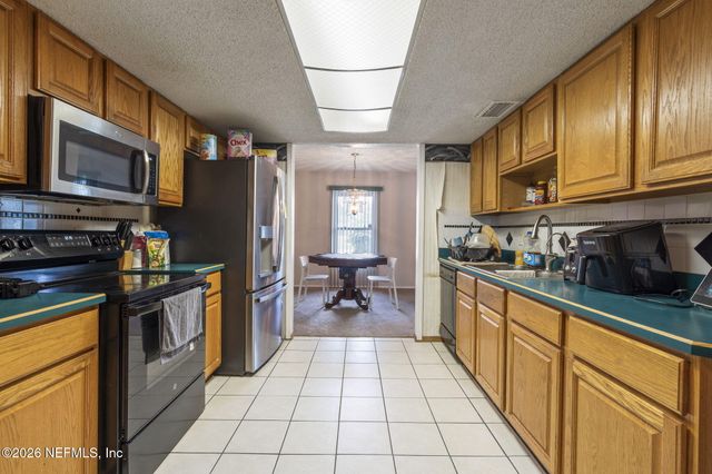 1222 SQUIRREL Lane S, Jacksonville, FL 32218