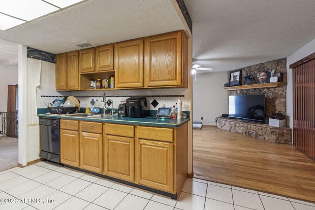 1222 SQUIRREL Lane S, Jacksonville, FL 32218