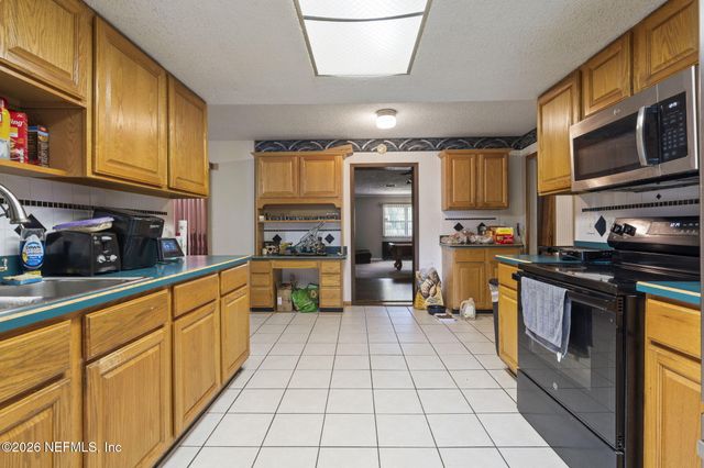 1222 SQUIRREL Lane S, Jacksonville, FL 32218