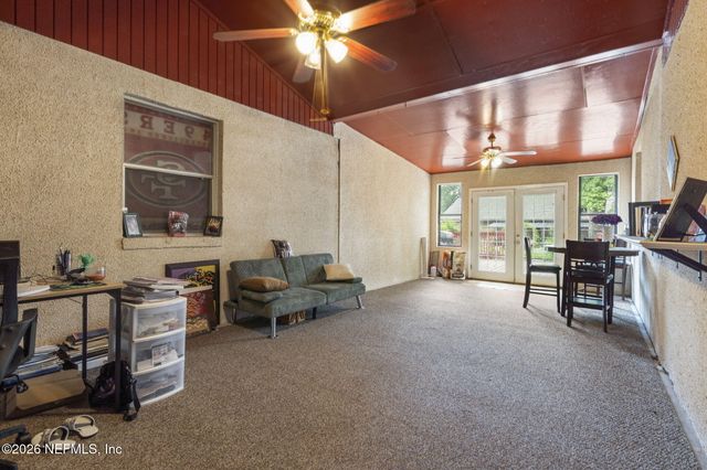 1222 SQUIRREL Lane S, Jacksonville, FL 32218