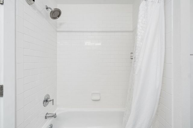 2200 Dickson DR 218, Austin, TX 78704