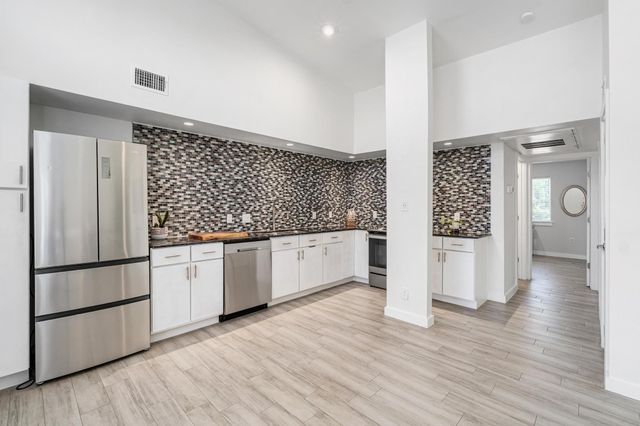 2200 Dickson DR 218, Austin, TX 78704