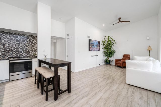 2200 Dickson DR 218, Austin, TX 78704