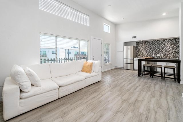 2200 Dickson DR 218, Austin, TX 78704