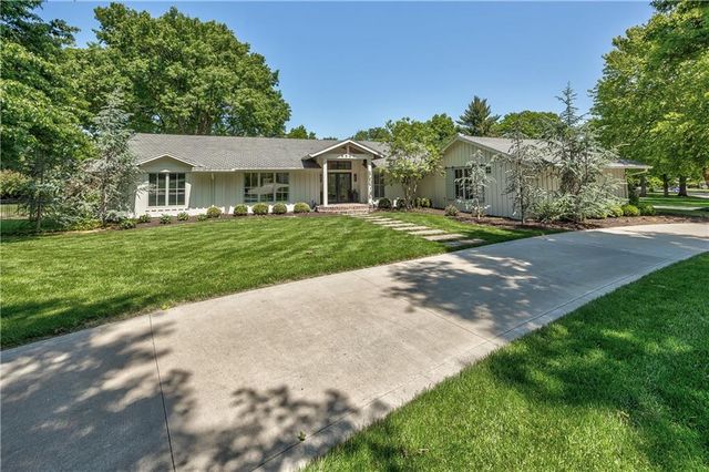 8600 Reinhardt Lane, Leawood, KS 66206