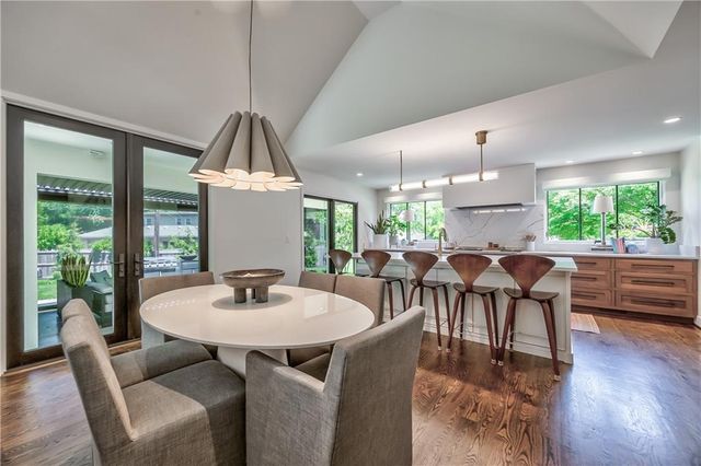 8600 Reinhardt Lane, Leawood, KS 66206