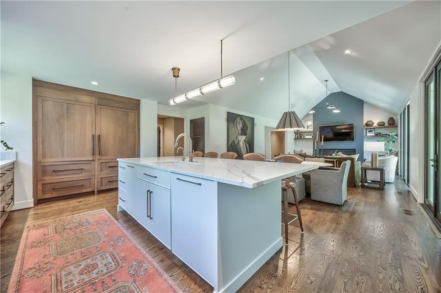 8600 Reinhardt Lane, Leawood, KS 66206