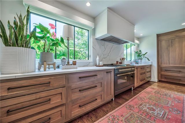 8600 Reinhardt Lane, Leawood, KS 66206