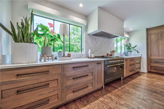 8600 Reinhardt Lane, Leawood, KS 66206