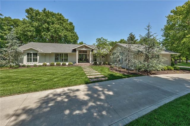 8600 Reinhardt Lane, Leawood, KS 66206