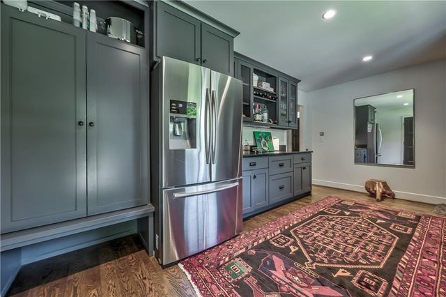 8600 Reinhardt Lane, Leawood, KS 66206