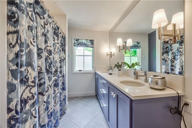 8600 Reinhardt Lane, Leawood, KS 66206