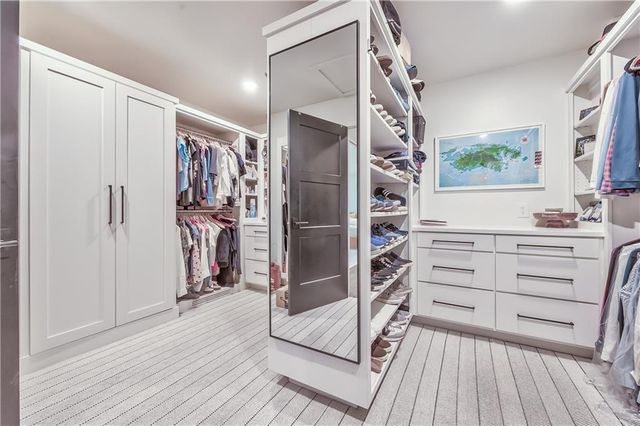 8600 Reinhardt Lane, Leawood, KS 66206