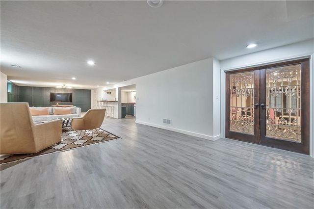 8600 Reinhardt Lane, Leawood, KS 66206