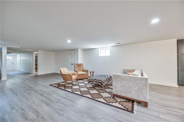 8600 Reinhardt Lane, Leawood, KS 66206