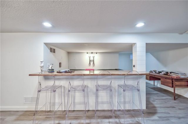 8600 Reinhardt Lane, Leawood, KS 66206