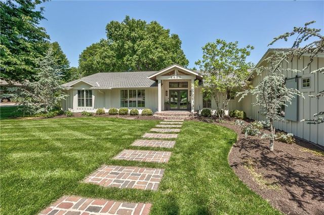 8600 Reinhardt Lane, Leawood, KS 66206