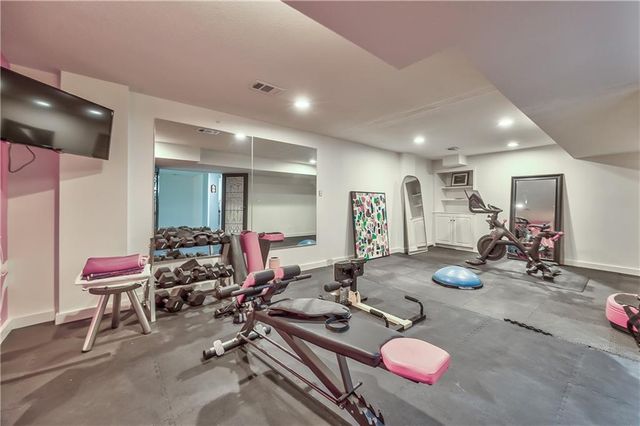 8600 Reinhardt Lane, Leawood, KS 66206