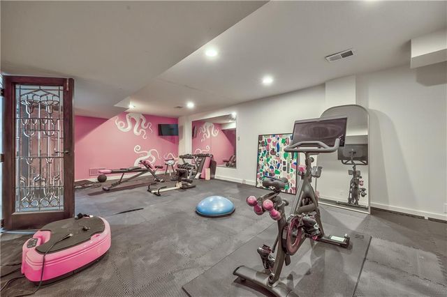 8600 Reinhardt Lane, Leawood, KS 66206