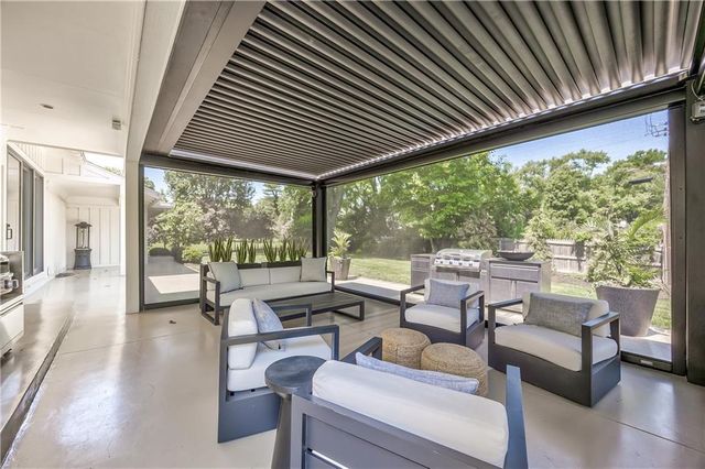 8600 Reinhardt Lane, Leawood, KS 66206