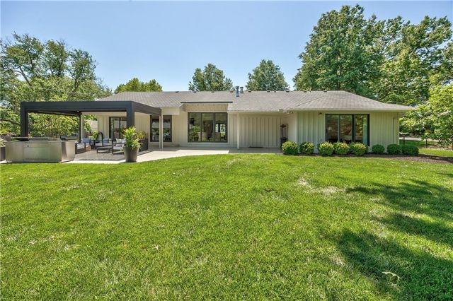 8600 Reinhardt Lane, Leawood, KS 66206