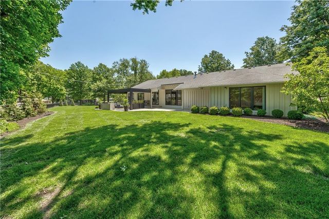 8600 Reinhardt Lane, Leawood, KS 66206
