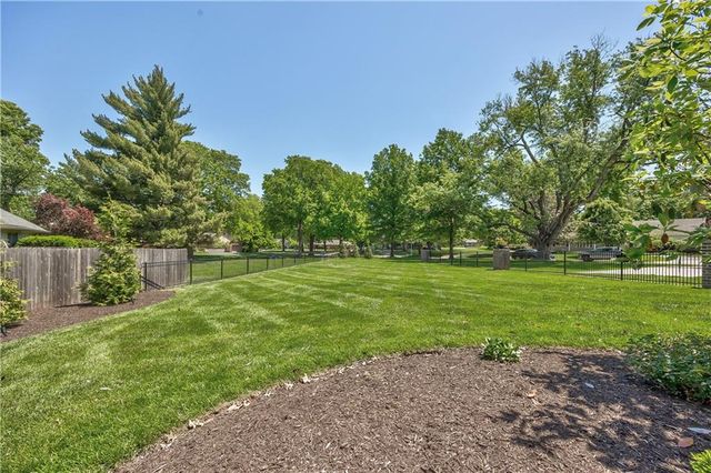 8600 Reinhardt Lane, Leawood, KS 66206