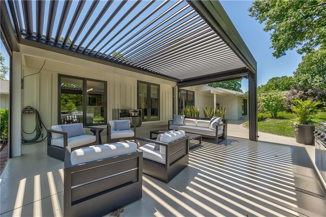 8600 Reinhardt Lane, Leawood, KS 66206