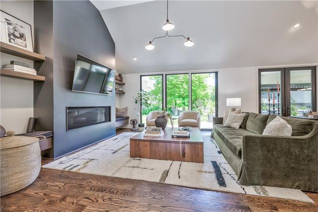 8600 Reinhardt Lane, Leawood, KS 66206