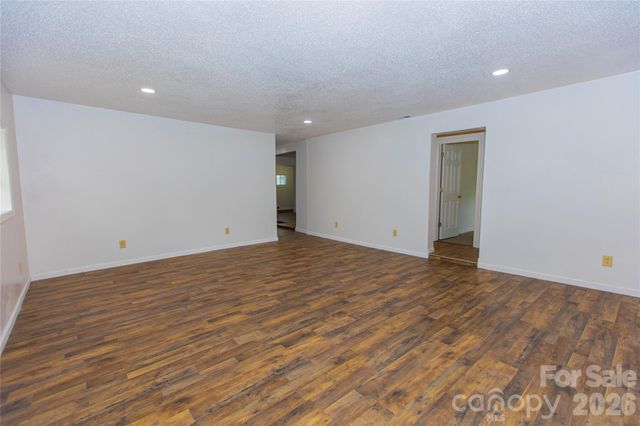 281 Glenwood Drive, Marion, NC 28752