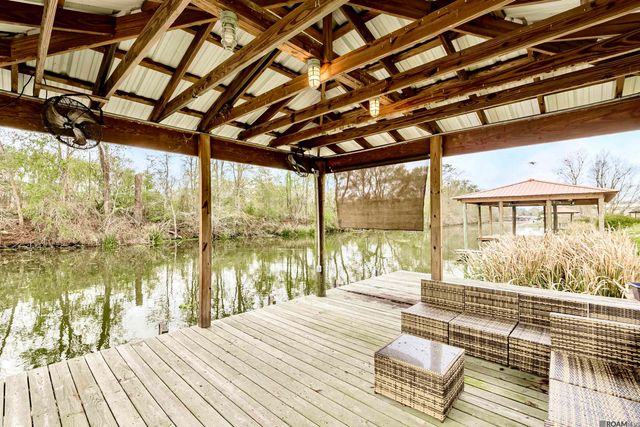 5727 Island Rd, Jarreau, LA 70749