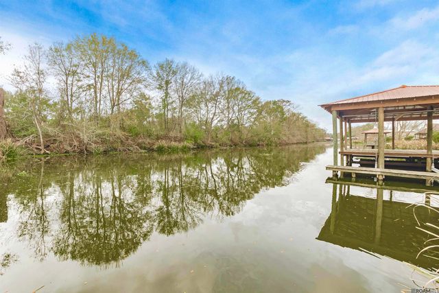 5727 Island Rd, Jarreau, LA 70749