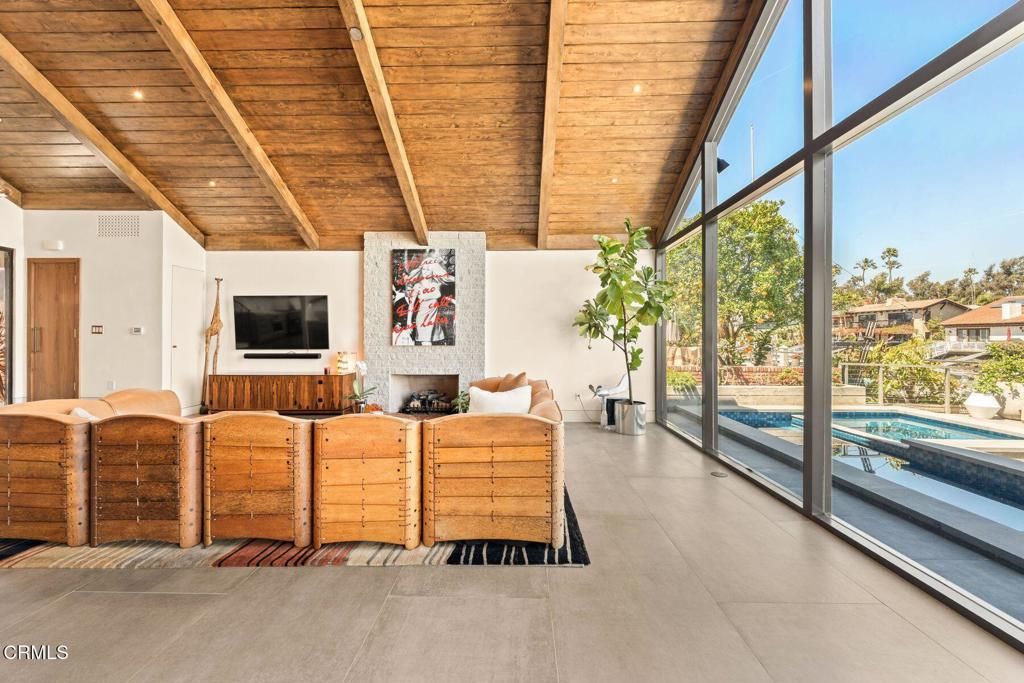 Image 10 of property listing at 2832 Sailor Avenue, Ventura, CA 93001