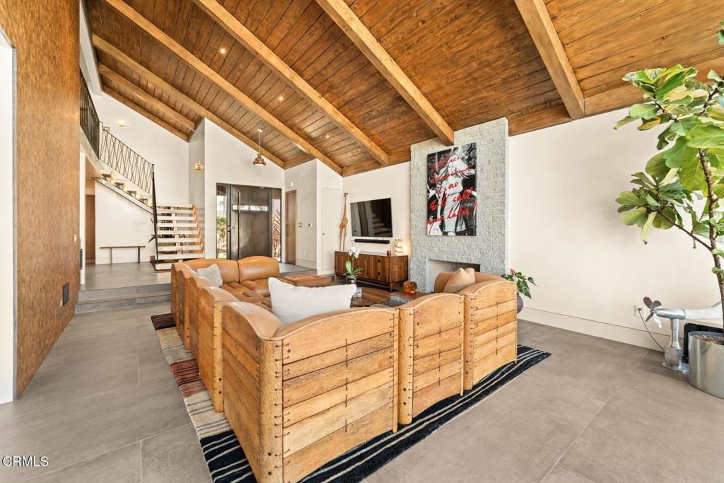 Image 11 of property listing at 2832 Sailor Avenue, Ventura, CA 93001