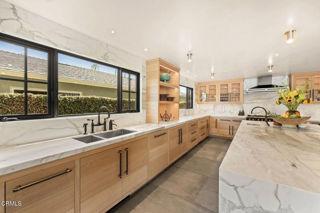 Image 23 of property listing at 2832 Sailor Avenue, Ventura, CA 93001