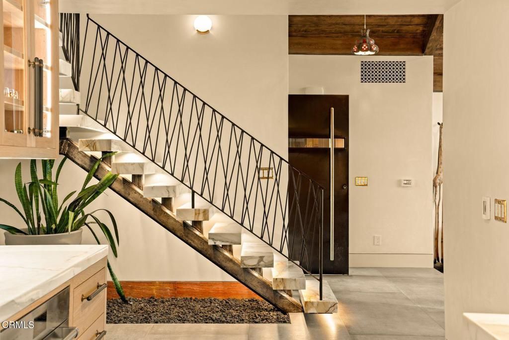 Image 32 of property listing at 2832 Sailor Avenue, Ventura, CA 93001