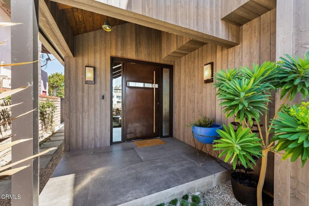 Image 4 of property listing at 2832 Sailor Avenue, Ventura, CA 93001