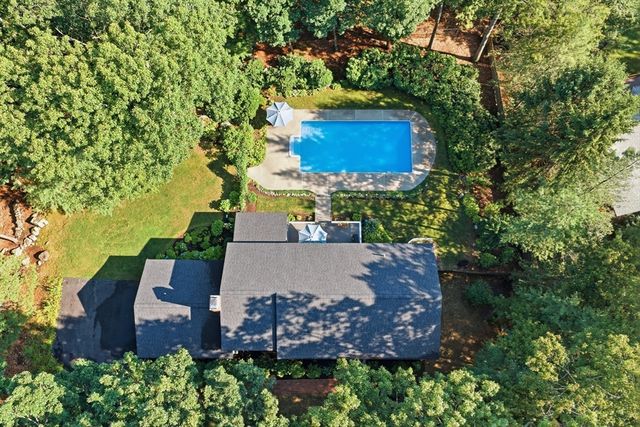 29 Smithshire Estates, Andover, MA 01810