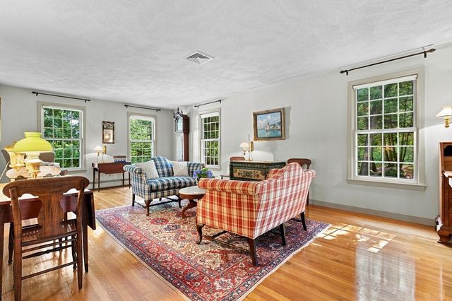 29 Smithshire Estates, Andover, MA 01810