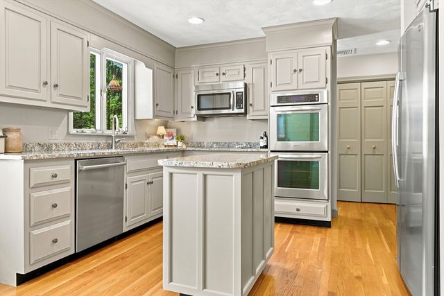 29 Smithshire Estates, Andover, MA 01810