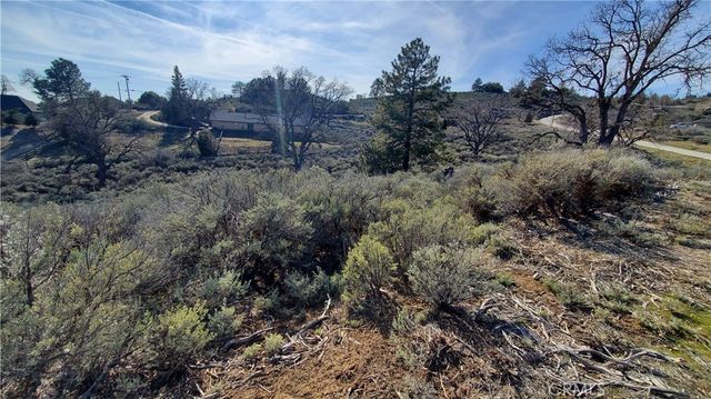 25041 Jacaranda Drive, Tehachapi, CA 93561