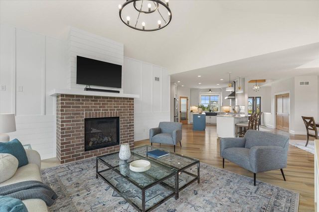 W279N8379 Hunter COURT, Hartland, WI 53029