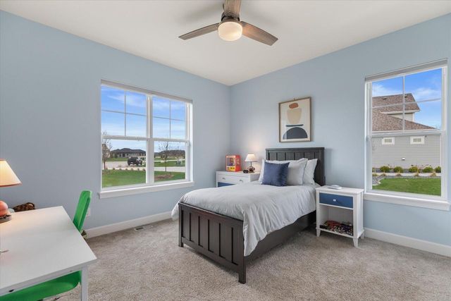 W279N8379 Hunter COURT, Hartland, WI 53029