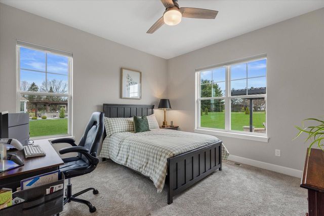 W279N8379 Hunter COURT, Hartland, WI 53029
