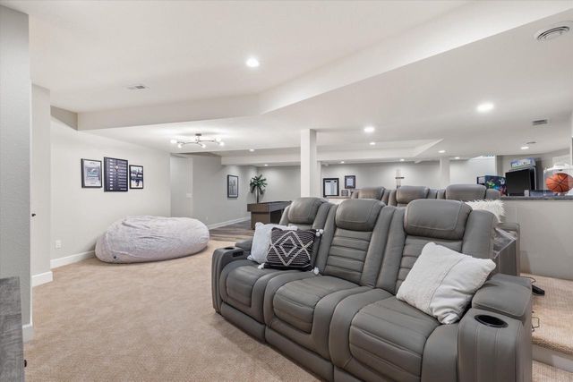 W279N8379 Hunter COURT, Hartland, WI 53029