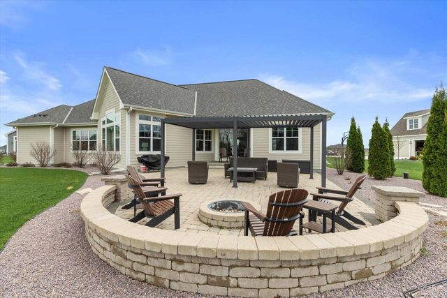 W279N8379 Hunter COURT, Hartland, WI 53029