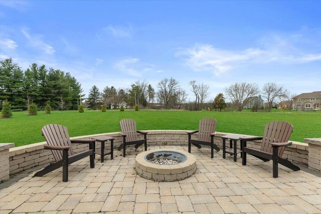 W279N8379 Hunter COURT, Hartland, WI 53029