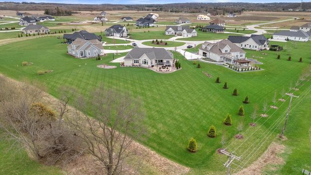W279N8379 Hunter COURT, Hartland, WI 53029